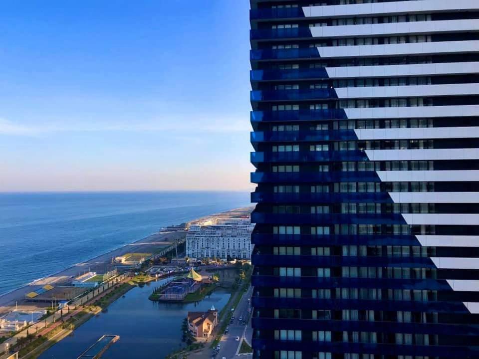 Apartment Twin Towers David Batumi Exteriör bild